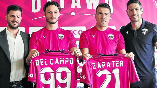 Zapater posa junto a Rubén Campo, otra incorporación del Atlético Ottawa