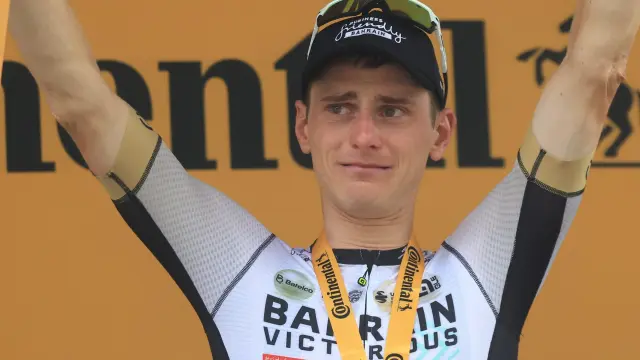 El esloveno Matej Mohoric (Bahrain Victorious) se impone con 'photo finish' en la etapa 19 del Tour de Francia FRANCE CYCLING