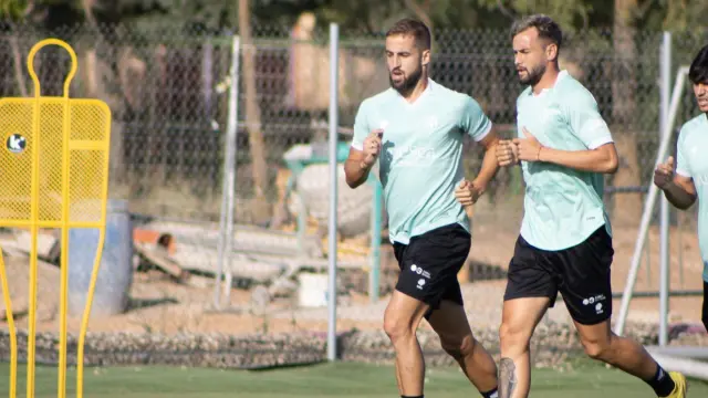 Pulido, Carrillo y Salvador, en un entrenamiento de la SD Huesca.