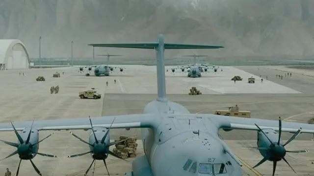 Escena de la película 'The Covenant' de Guy Ritchie, filmada en la base aérea de Zaragoza