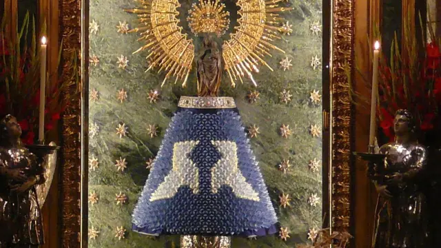 La virgen del Pilar con su mantón de origami modular
