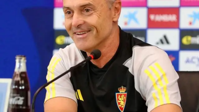 El entrenador del Real Zaragoza, Fran Escribá, en la rueda de prensa de este viernes previa al estreno liguero con el Villarreal B.