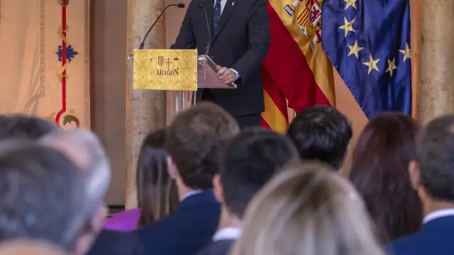 Fotos de la toma de posesión de Jorge Azcón como presidente de Aragón y ambiente en el Palacio de la Aljafería.