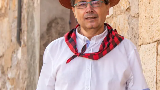 Jesús Lechón, con la indumentaria típica del baile de San Roque.