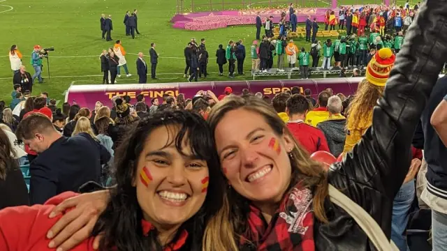La aragonesa Belén Rodríguez (derecha) celebra el triunfo de España en el Mundial de Australia.