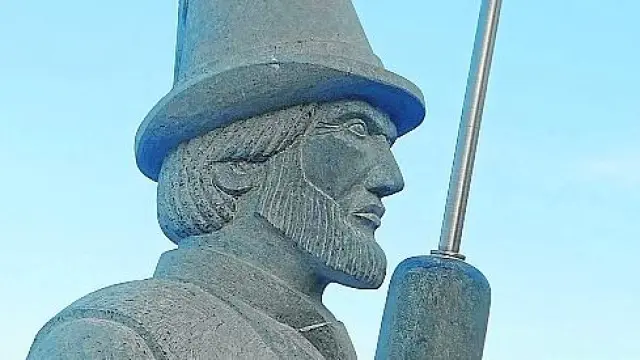 Estatua del capitán Ahab, ídolo de Pío Gil, en Youghal (Irlanda).