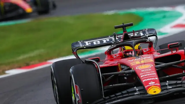 El piloto español Carlos Sainz Jr, de Ferrari, durante la segunda sesión de libres en el circuito Autodromo Nazionale Monza en Monza, Italia.