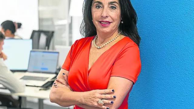 Ángela Laguna, presidenta de la Cátedra Socotec de Ingeniería Circular, en la sede de Socotec en el Coso de Zaragoza.