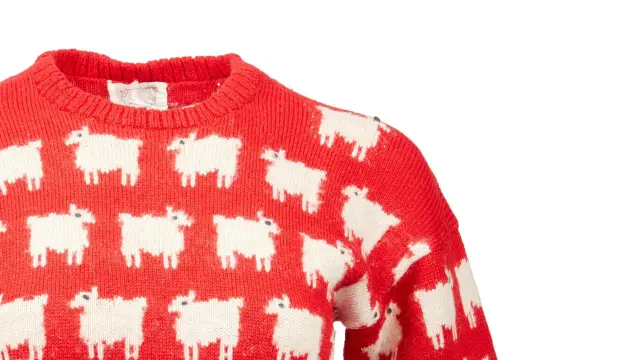 El suéter de Lady Di con una oveja negra se subasta por un récord de 1,1 millón de dólares