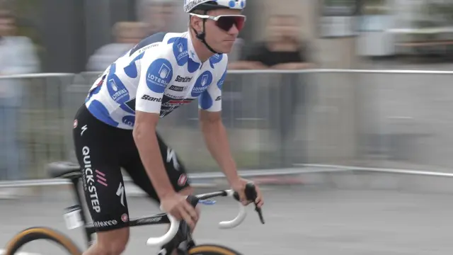 El ciclista belga Remco Evenepoel, este sábado en la salida de la 20ª etapa, entre las localidades madrileñas de Manzanares El Real y Guadarrama, de 208 km.