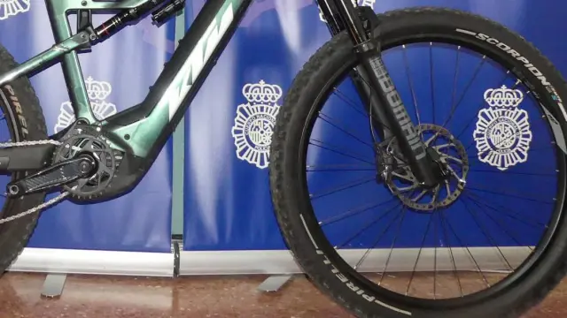 Una de las dos bicicletas que fueron objeto de la estafa a la tienda en Las Delicias, en Zaragoza.