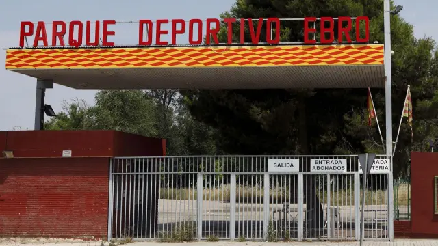 Entrada del Parque Deportivo Ebro.