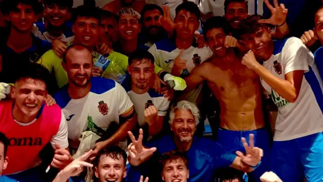 El Fuentes celebra su victoria ante el Huesca B