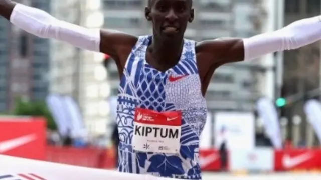 El keniano Kelvin Kiptum destroza el récord del mundo de maratón en Chicago
