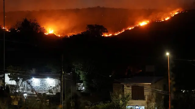 Uno de los frentes de los incendios forestales en la provincia argentina de Córdoba.