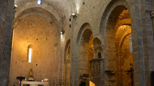Interior del monasterio, considerado una joya del románico.
