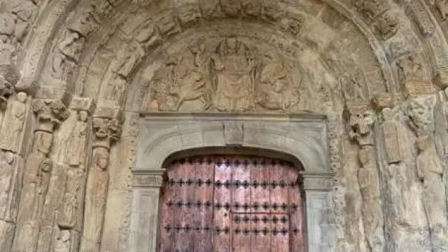 La Iglesia de San Esteban de Sos del Rey Católico ya luce su atrio y portada norte restaurados
