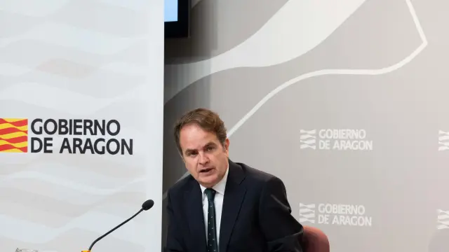 La vicepresidenta de Aragón, Mar Vaquero, y el consejero de Hacienda, Mar Vaquero, este lunes, dan cuenta de la aprobación del techo de gasto para 2024.