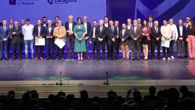 Foto de grupo de los premiados en la III Gala Aragonesa de la Edificación