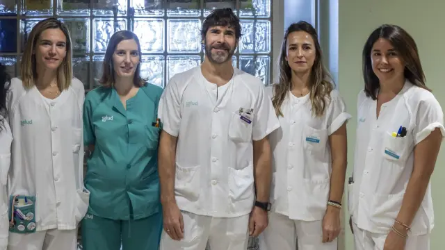 Parte del equipo de Enfermería de Medicina Interna del Clínico, de izquierda a derecha: Miriam Navas, Clara Navarro, Patricia Álvarez, Pablo Jorge, Maribel Serrano y Claudia Palazón.