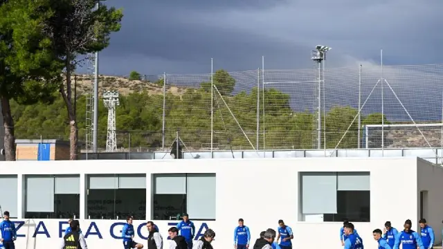 Los futbolistas del Real Zaragoza, en el entrenamiento del sábado en la Ciudad Deportiva.