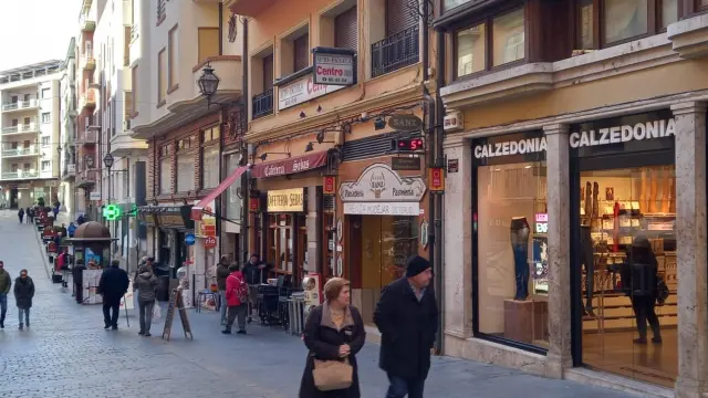 La calle de San Juan, una de las más comerciales de Teruel.