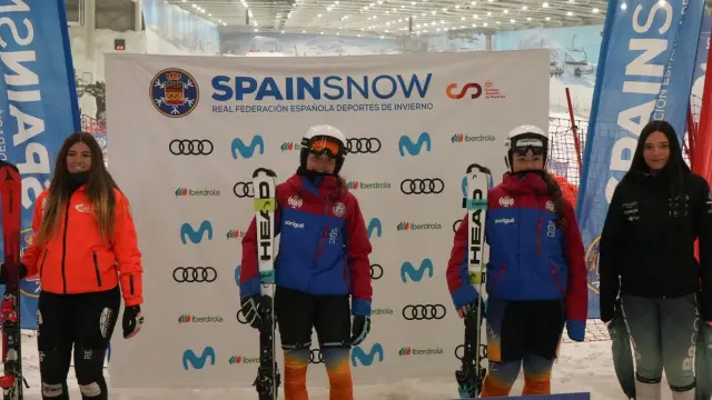 El podio U16 del Trofeo Spainsnow con las aragonesas Jana Borda y Mara Morlans.