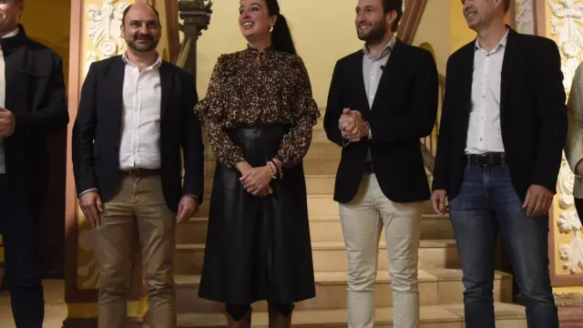 De izquierda a derecha, los alcaldes de Fraga, Barbastro, Huesca, Monzón, Jaca y Binéfar.