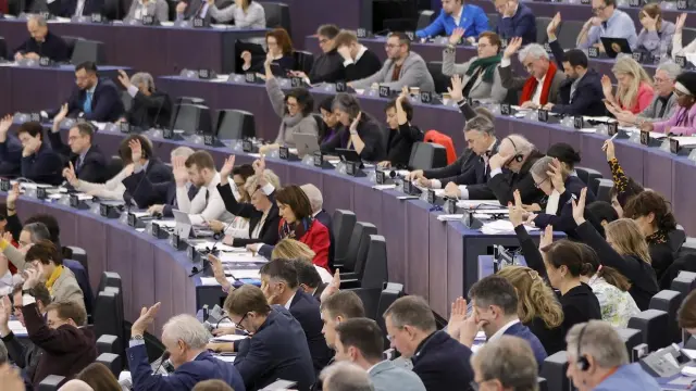 Strasbourg (France), 22/11/2023.- Members of parliament sit in the plenary during votings at the European Parliament in Strasbourg, France, 22 November 2023. The EU Parliament's session runs from 20 till 23 November 2023. (Francia, Estrasburgo) EFE/EPA/RONALD WITTEK