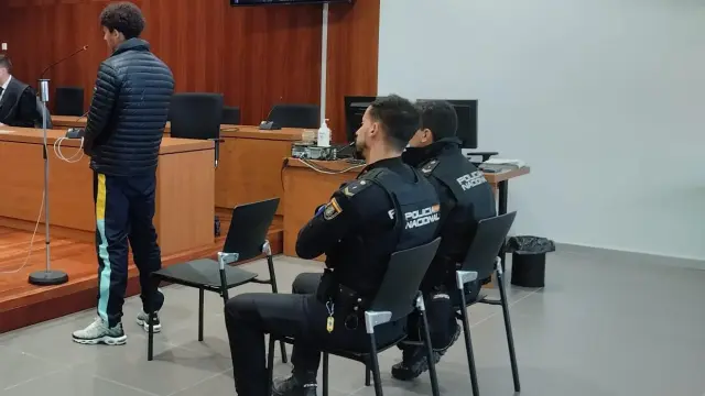 El acusado, durante el juicio celebrado ayer en la Audiencia de Zaragoza.