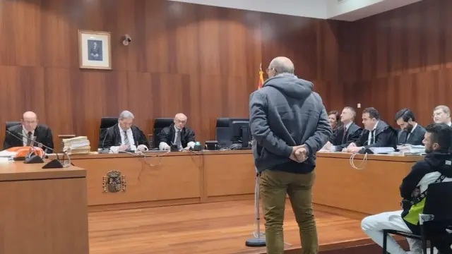 Los acusados, ayer, durante el juicio celebrado en la Audiencia de Zaragoza.