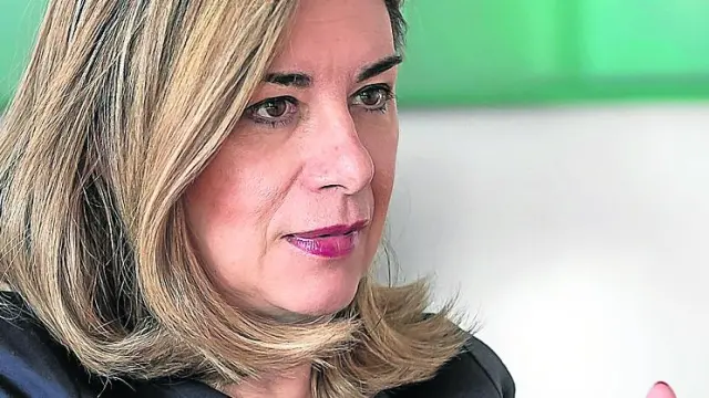 La consejera Claudia Pérez Forniés, durante la entrevista, en su despacho.