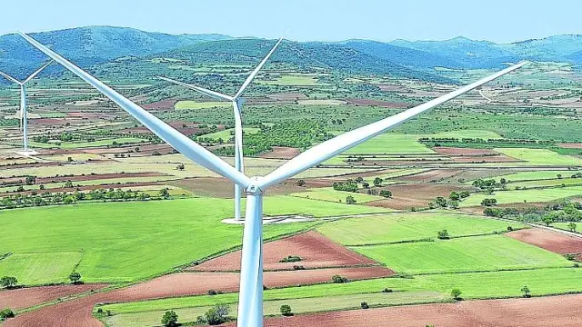 Foto aérea de un parque eólico participado por la compañía Forestalia en Monforte de Moyuela.
