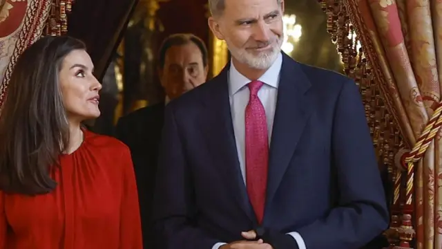 MADRID, 13/12/2023.- Los reyes Felipe y Letizia antes de presidir la reunión del patronato de la Fundación Princesa de Girona, este miércoles en el Palacio Real. EFE/Chema Moya POOL