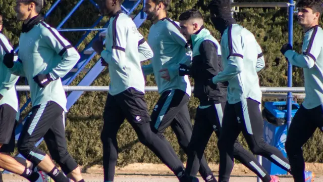 Los jugadores de la SD Huesca, en el entrenamiento sabatino.
