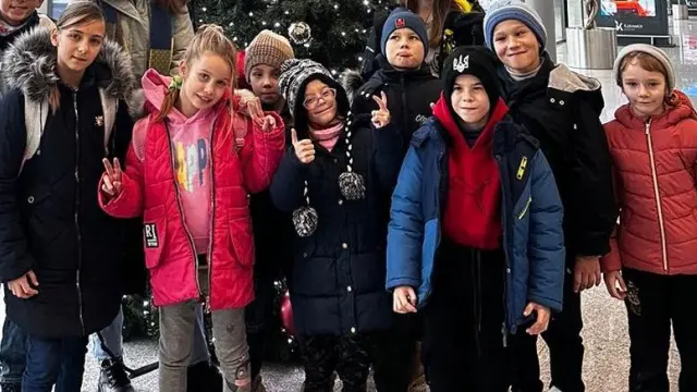 Los menores ucranianos, antes de volar desde Polonia a España.