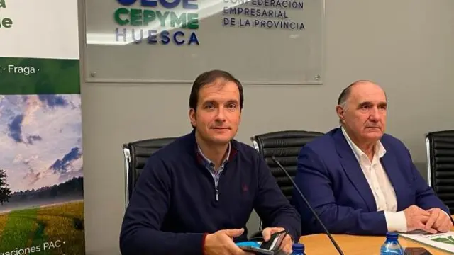 Ramón Solanilla y Fernando Luna en la sede de CEOE-Cepyme Huesca durante la presentación del balance de 2023.