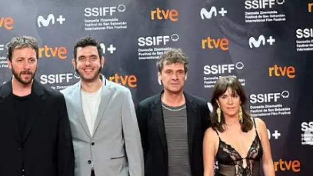 Parte del equipo de 'La estrella azul', en el Festival de Cine de San Sebastián. Catalina Sopelana, Pepe Lorente, Javier Macipe, Bruna Cusí y Marc Rodríguez.