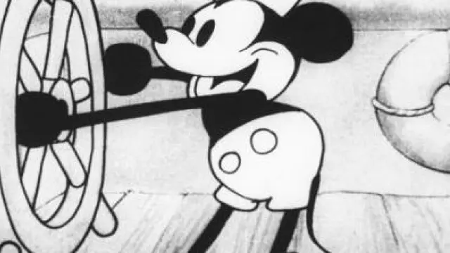 Mickey Mouse, en su primer cortometraje, ''El barco de vapor de Willie'.