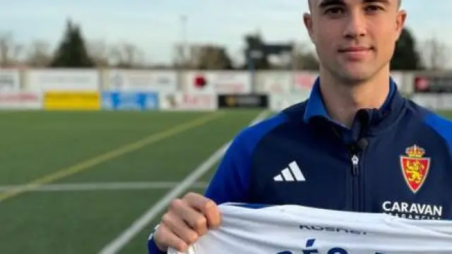 Borge posa con la camiseta del Real Zaragoza y el año 2027.