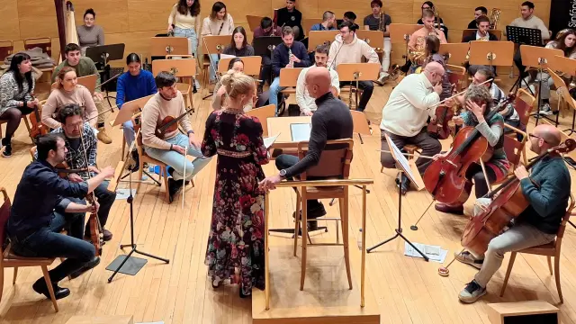La Sinfónica de Zaragoza, este miércoles 27 de diciembre, en pleno ensayo. En el centro, Nina Fischer y Juan Luis Martínez.