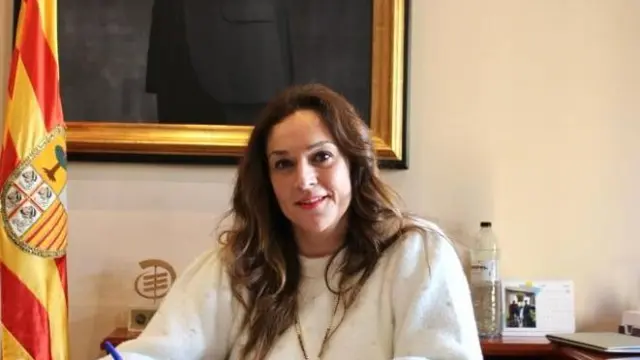 La nueva subdelegada del Gobierno de Zaragoza, Noelia Herrero, en su nuevo despacho de la sede de la plaza del Pilar.