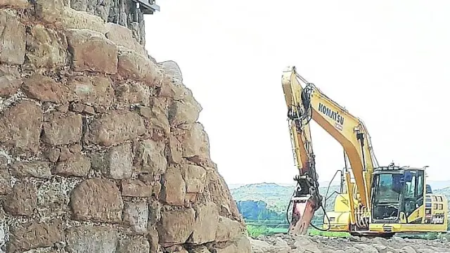 Labores de consolidación del cerro de Pui Pinos, que sufrió derrumbamientos en 2017 y 2022.