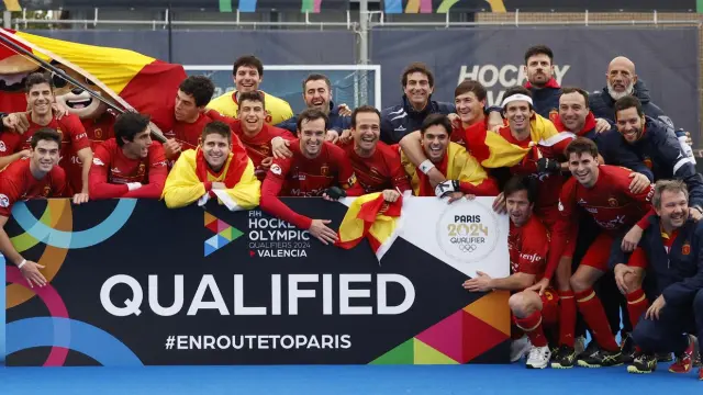 La selección española de hockey celebra su clasificación para los Juegos