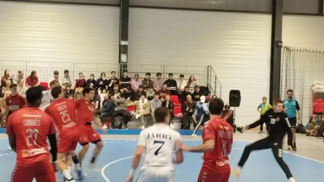 Imagen del partido entre el Bada y el Toulouse jugado en Tarbes.
