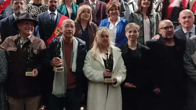 Foto de familia de los premios Cruz de Sobrarbe.