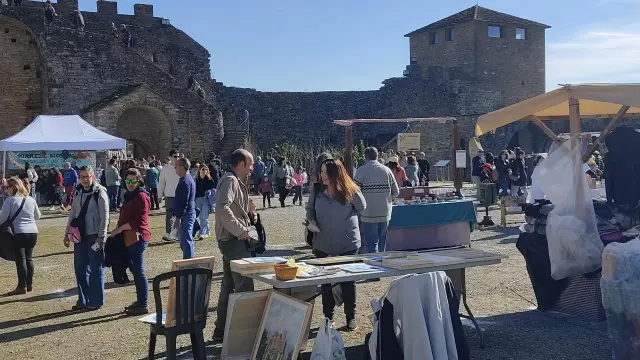 Gran ambiente en el Castillo de Aínsa con la Ferieta.
