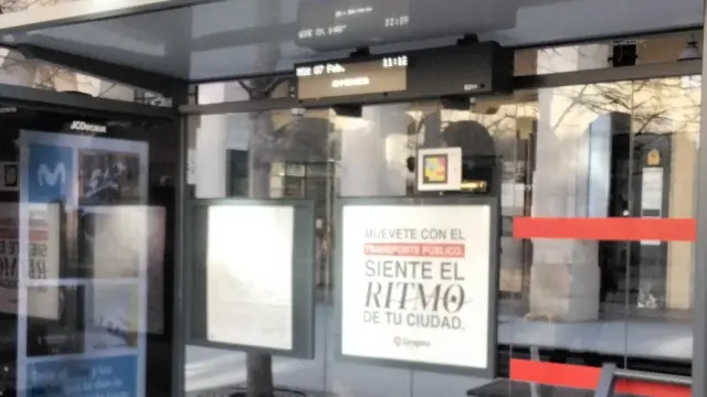 Nueva marquesina del bus urbano de Zaragoza ya instalada en el Paseo de la Independencia.
