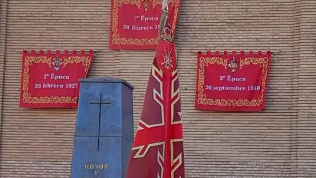 Los tres tapices que se colocaron modificados el pasado 20 de febrero en el acto del 142 aniversario.