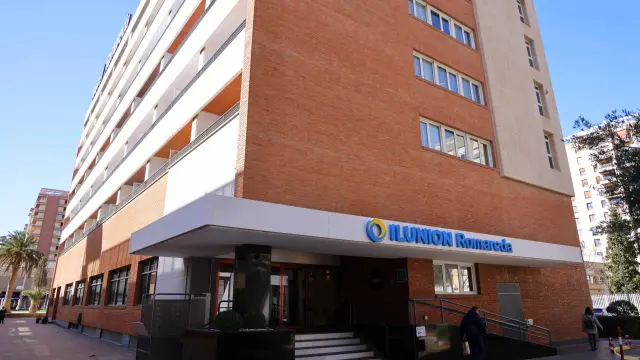 El exterior del Hotel Ilunion Romareda, junto al estadio.